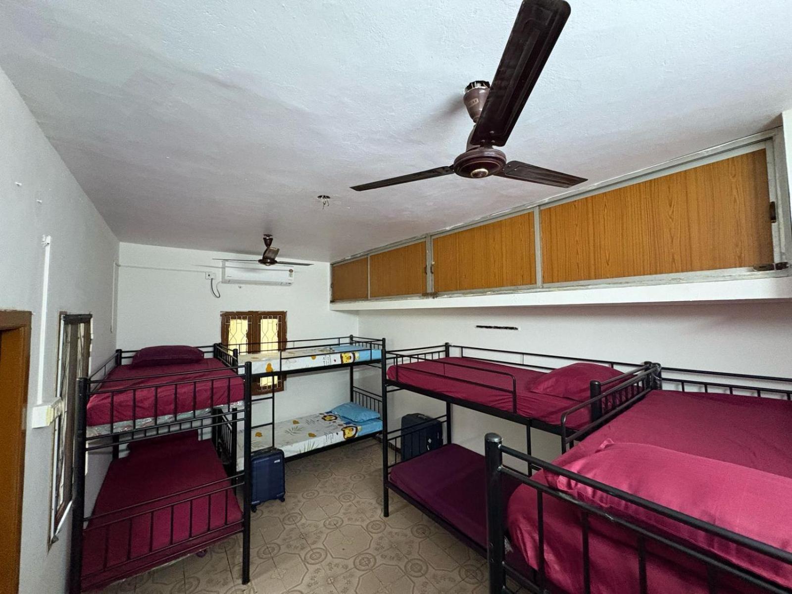 Hostel Madras Bagian luar foto