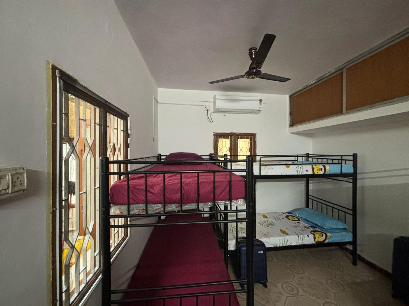 Hostel Madras Bagian luar foto