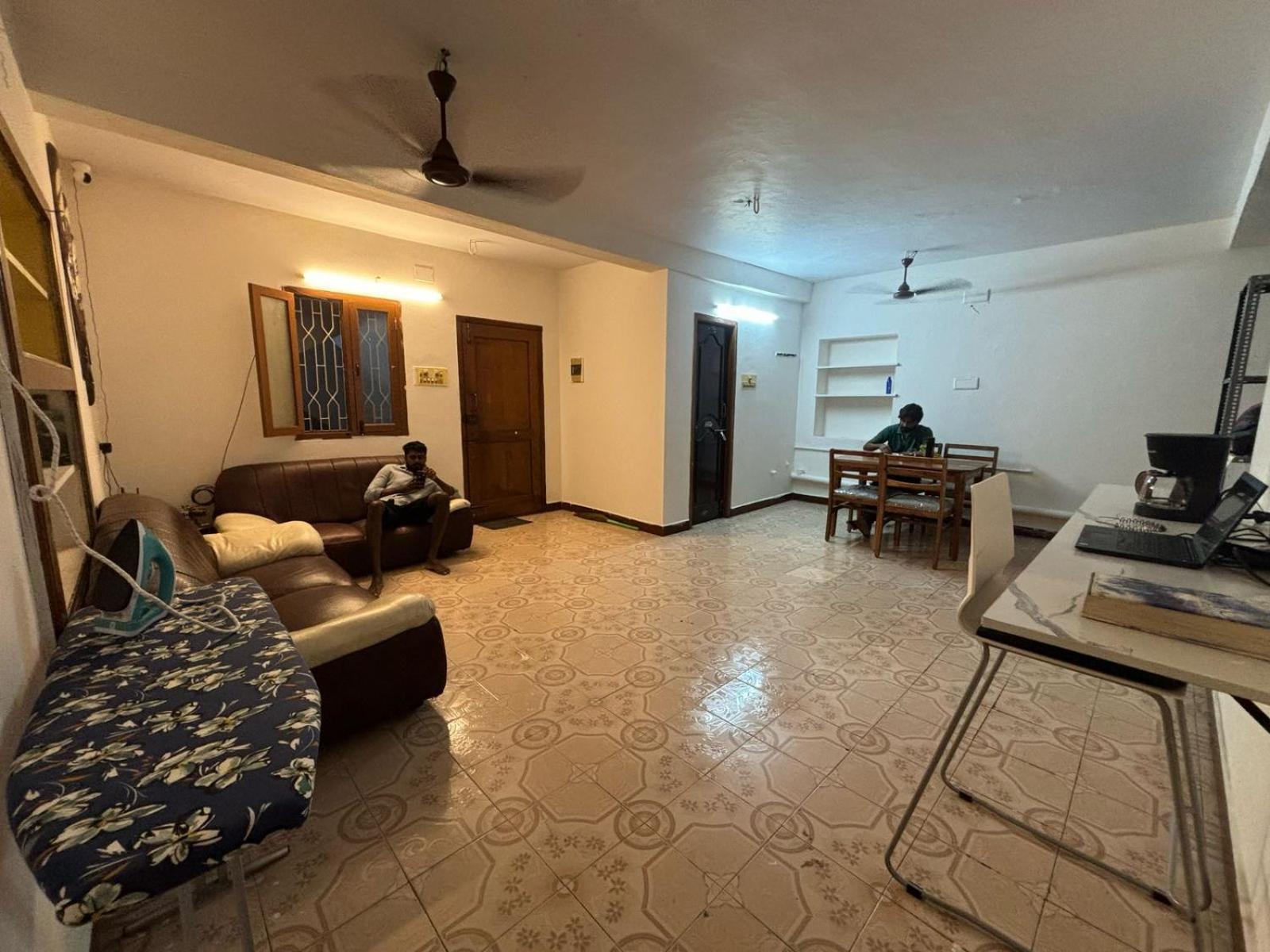 Hostel Madras Bagian luar foto